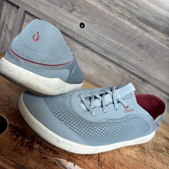OluKai Moku Pae Gray & Dark Red Crimson Maroon Mesh Shoes Men's sz 11 preworn - Picture 1 of 13